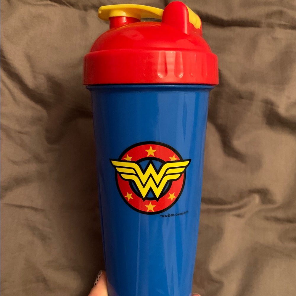 Perfect Shaker Wonder Woman Blender Bottle